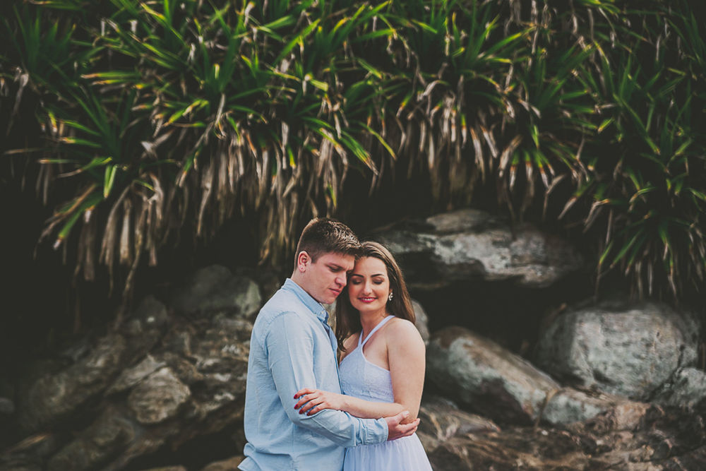 Foto Ensaio Pré Casamento na Praia da Sepultura em Bombinhas, litoral de Santa Catarina Foto Ensaio Pré Casamento na Praia da Sepultura em Bombinhas, litoral de Santa Catarina - Imagem 8