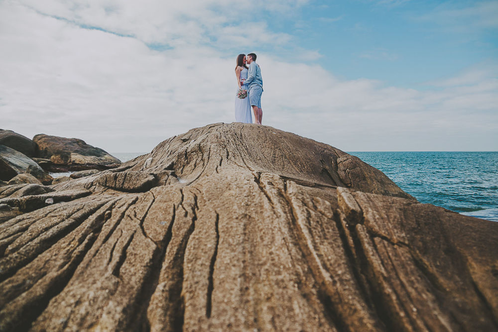 Foto Ensaio Pré Casamento na Praia da Sepultura em Bombinhas, litoral de Santa Catarina Foto Ensaio Pré Casamento na Praia da Sepultura em Bombinhas, litoral de Santa Catarina - Imagem 7