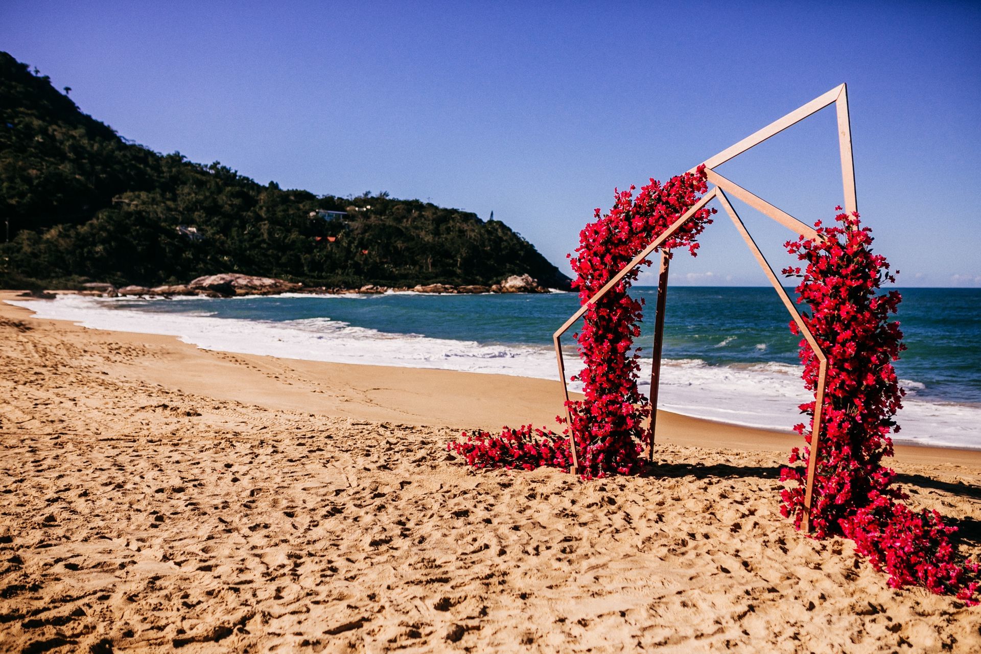 Foto Casamento dos sonhos em Balneário Camboriú, Santa Catarina. Noiva pé na areia. Foto Casamento dos sonhos em Balneário Camboriú, Santa Catarina. Noiva pé na areia. - Imagem 26