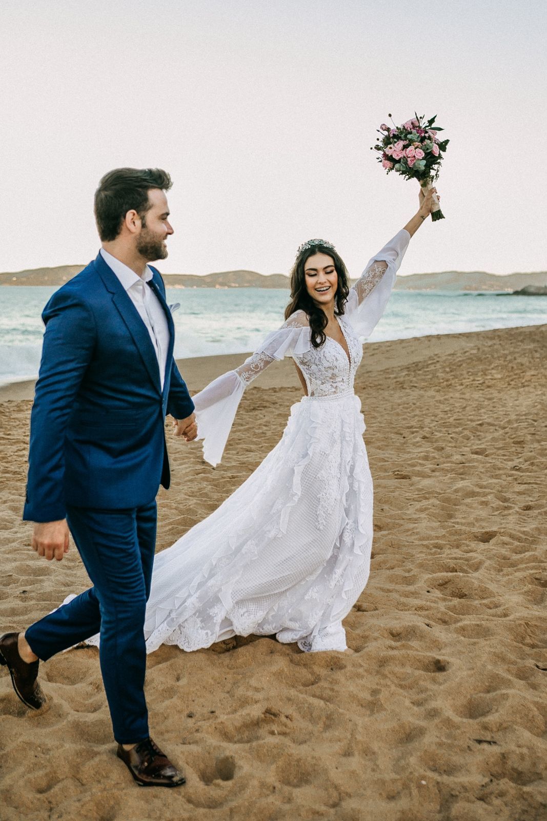 Foto Casamento dos sonhos em Balneário Camboriú, Santa Catarina. Noiva pé na areia. Foto Casamento dos sonhos em Balneário Camboriú, Santa Catarina. Noiva pé na areia. - Imagem 99
