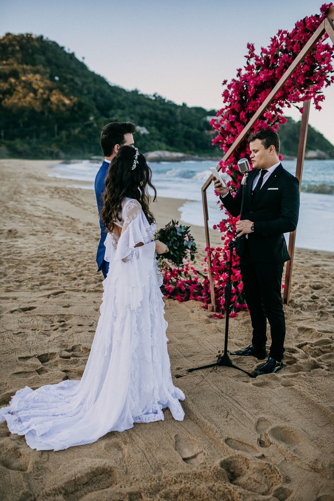 Foto Casamento dos sonhos em Balneário Camboriú, Santa Catarina. Noiva pé na areia. Foto Casamento dos sonhos em Balneário Camboriú, Santa Catarina. Noiva pé na areia. - Imagem 83