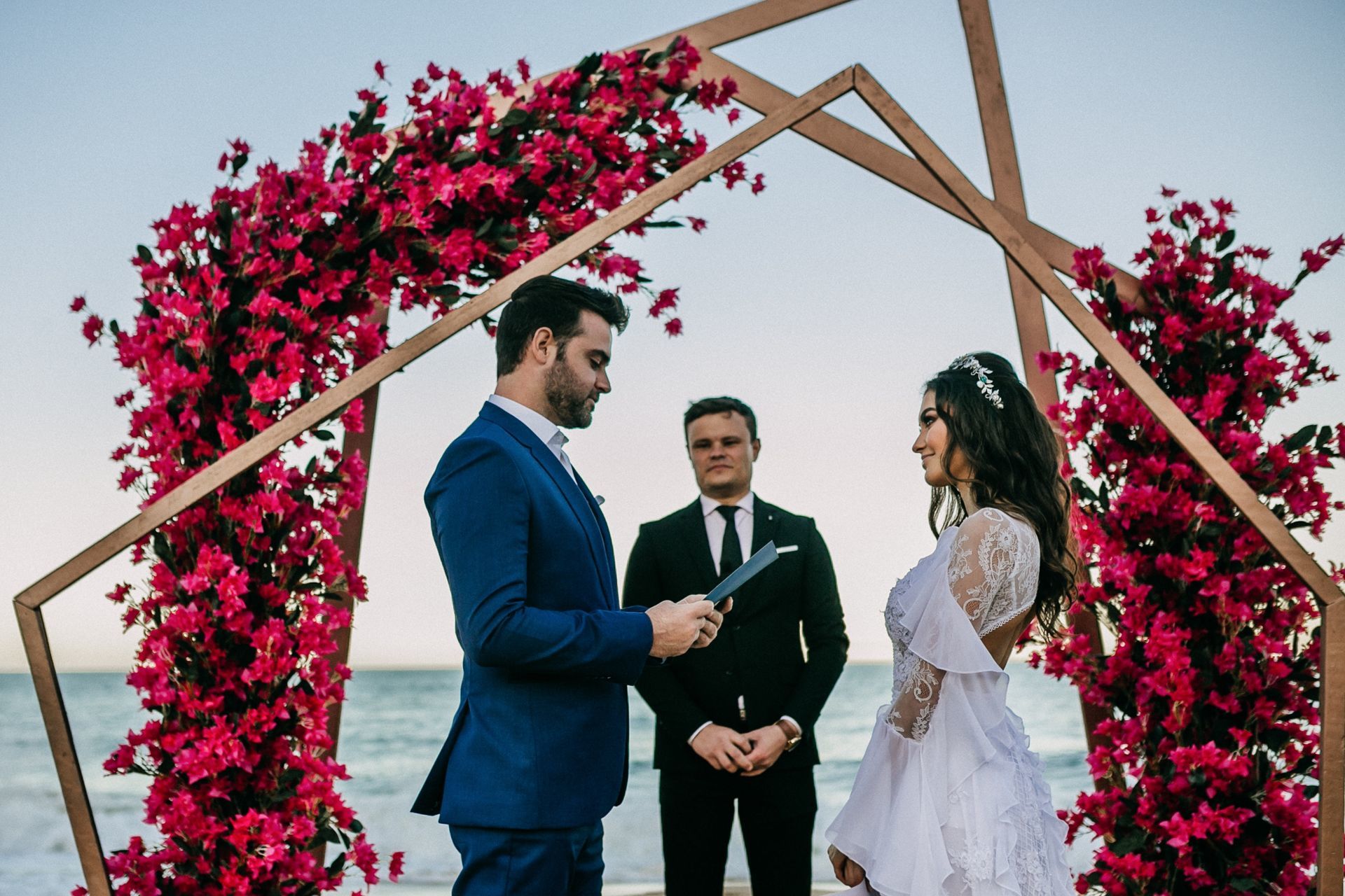 Foto Casamento dos sonhos em Balneário Camboriú, Santa Catarina. Noiva pé na areia. Foto Casamento dos sonhos em Balneário Camboriú, Santa Catarina. Noiva pé na areia. - Imagem 93