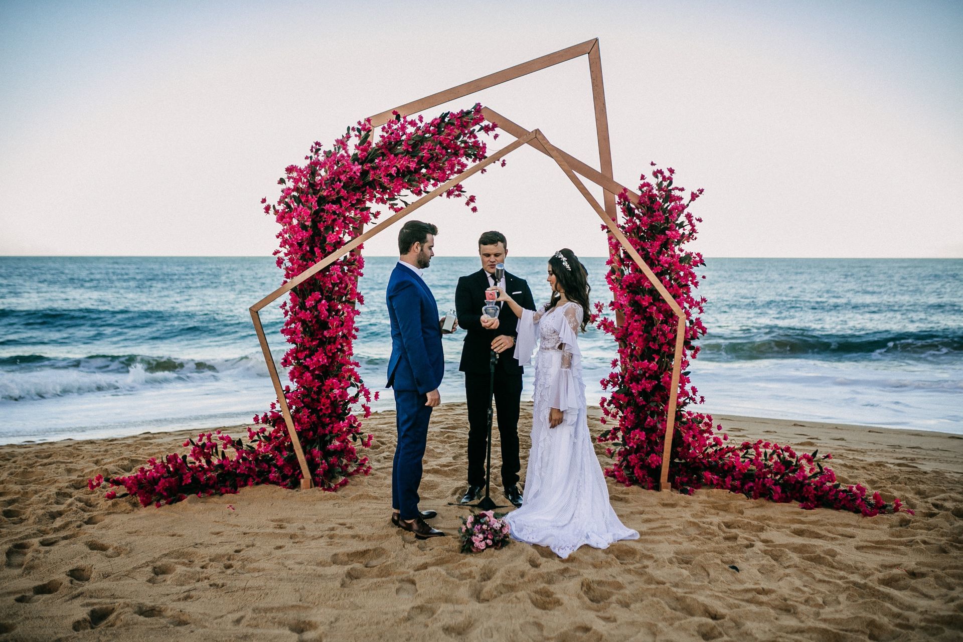 Foto Casamento dos sonhos em Balneário Camboriú, Santa Catarina. Noiva pé na areia. Foto Casamento dos sonhos em Balneário Camboriú, Santa Catarina. Noiva pé na areia. - Imagem 86