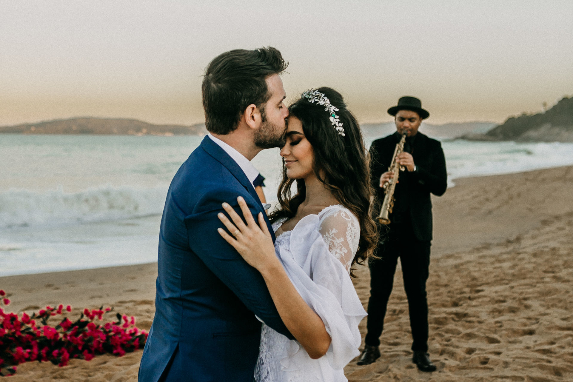 Foto Casamento dos sonhos em Balneário Camboriú, Santa Catarina. Noiva pé na areia. Foto Casamento dos sonhos em Balneário Camboriú, Santa Catarina. Noiva pé na areia. - Imagem 109