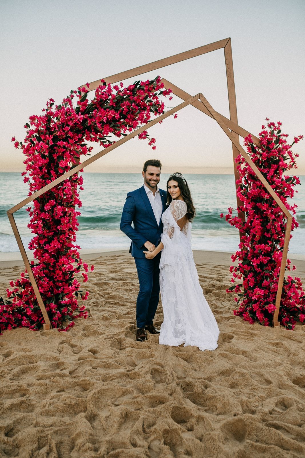 Foto Casamento dos sonhos em Balneário Camboriú, Santa Catarina. Noiva pé na areia. Foto Casamento dos sonhos em Balneário Camboriú, Santa Catarina. Noiva pé na areia. - Imagem 103