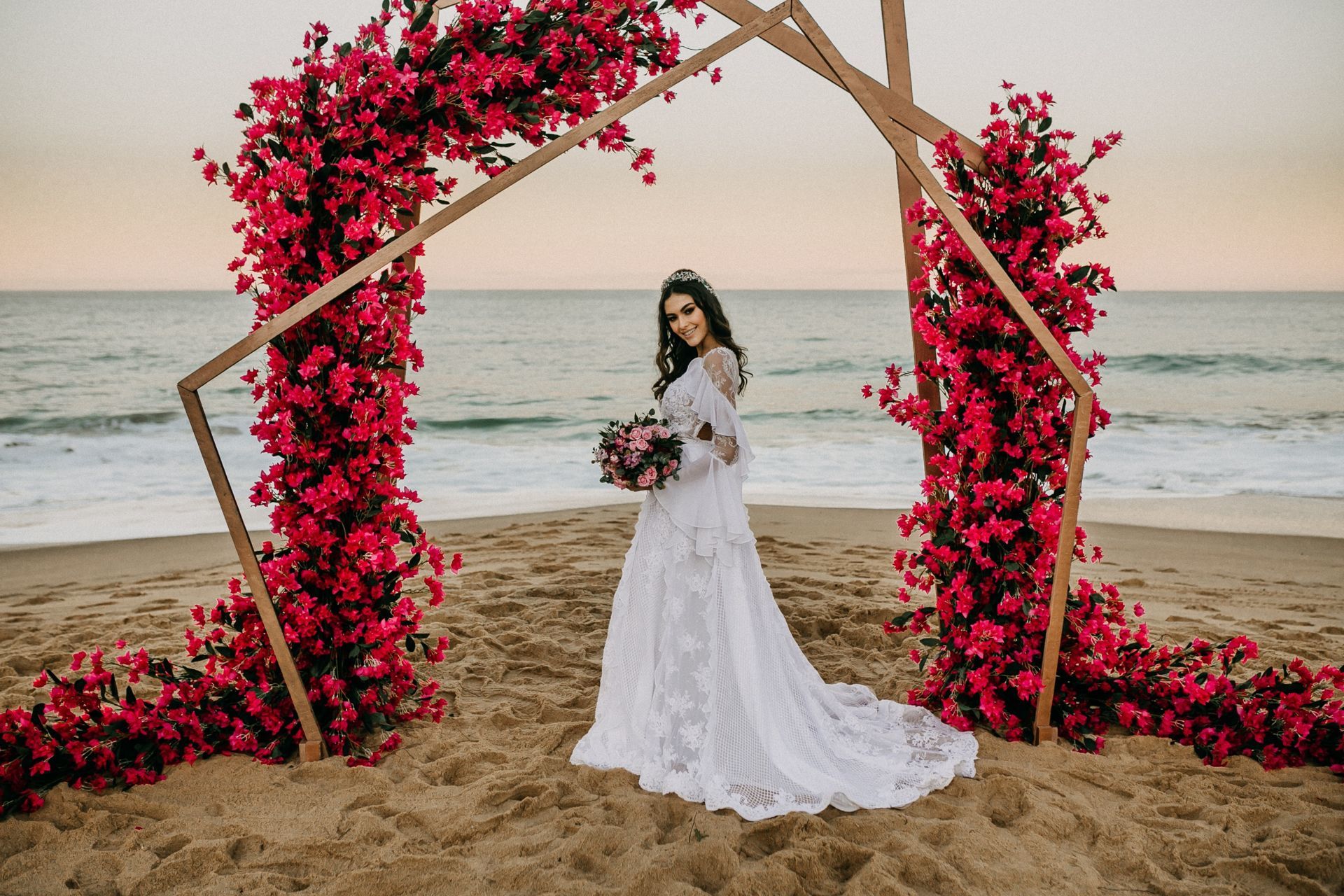 Foto Casamento dos sonhos em Balneário Camboriú, Santa Catarina. Noiva pé na areia. Foto Casamento dos sonhos em Balneário Camboriú, Santa Catarina. Noiva pé na areia. - Imagem 113