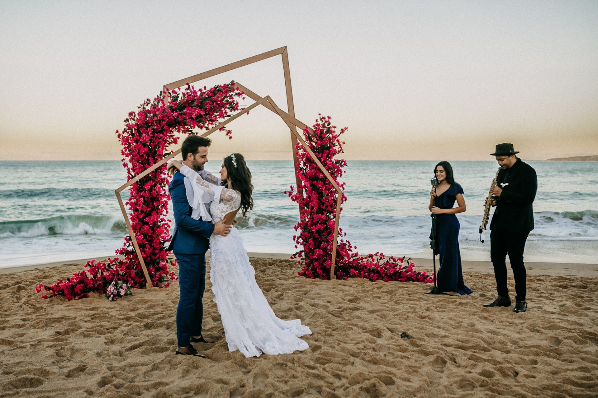 Foto Casamento dos sonhos em Balneário Camboriú, Santa Catarina. Noiva pé na areia. Foto Casamento dos sonhos em Balneário Camboriú, Santa Catarina. Noiva pé na areia. - Imagem 107