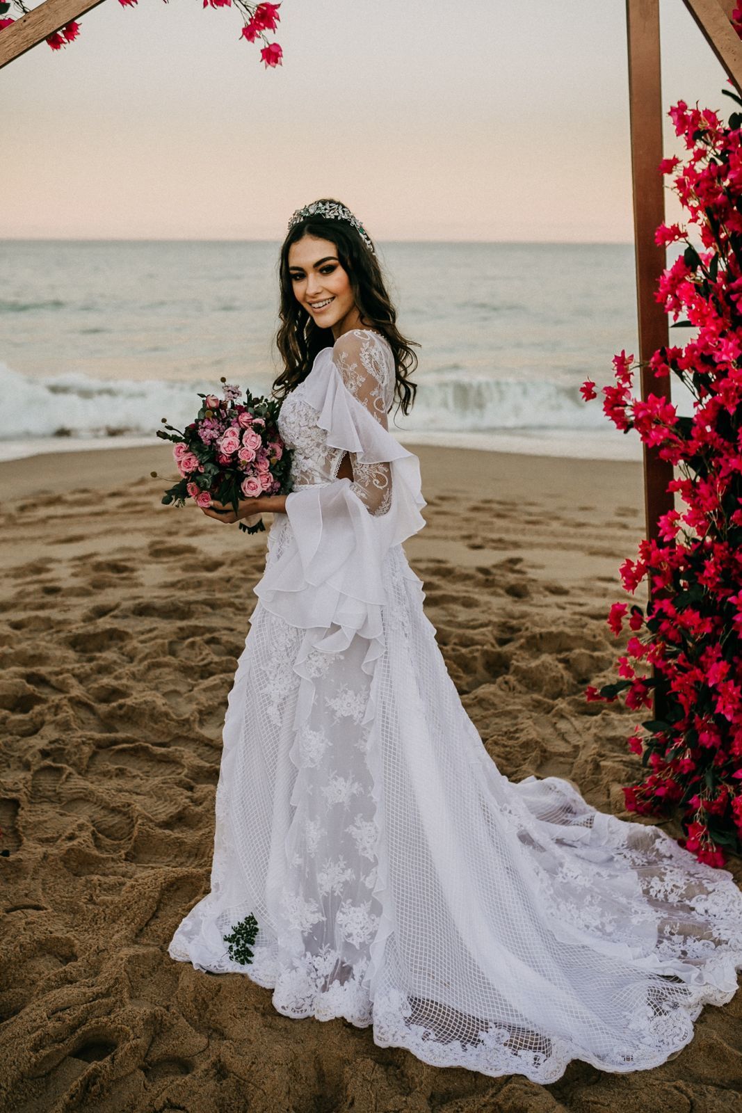 Foto Casamento dos sonhos em Balneário Camboriú, Santa Catarina. Noiva pé na areia. Foto Casamento dos sonhos em Balneário Camboriú, Santa Catarina. Noiva pé na areia. - Imagem 114