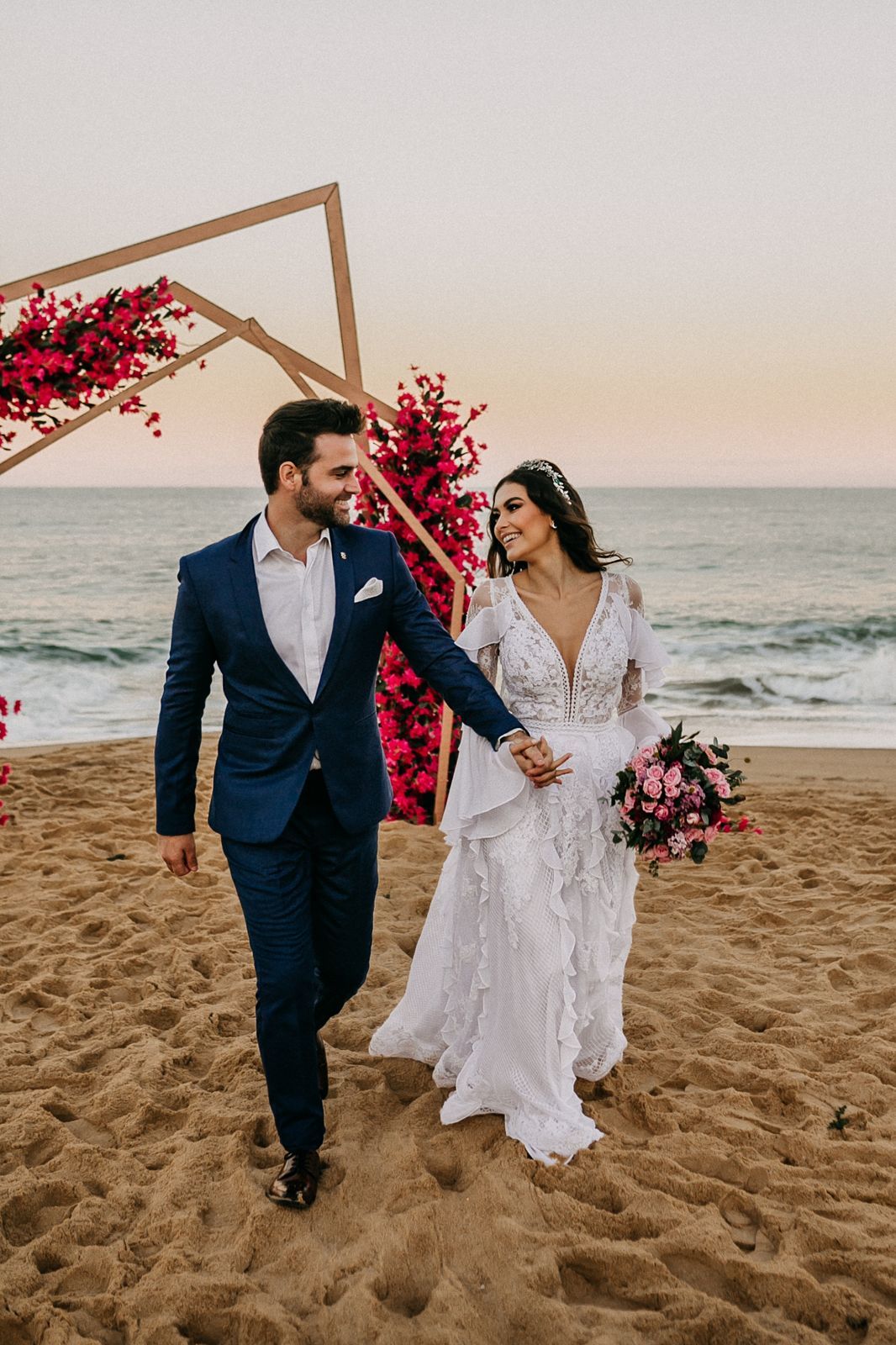 Foto Casamento dos sonhos em Balneário Camboriú, Santa Catarina. Noiva pé na areia. Foto Casamento dos sonhos em Balneário Camboriú, Santa Catarina. Noiva pé na areia. - Imagem 115