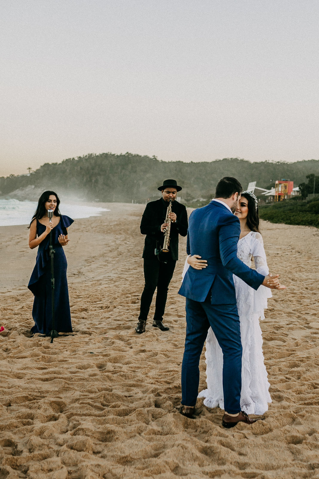 Foto Casamento dos sonhos em Balneário Camboriú, Santa Catarina. Noiva pé na areia. Foto Casamento dos sonhos em Balneário Camboriú, Santa Catarina. Noiva pé na areia. - Imagem 108