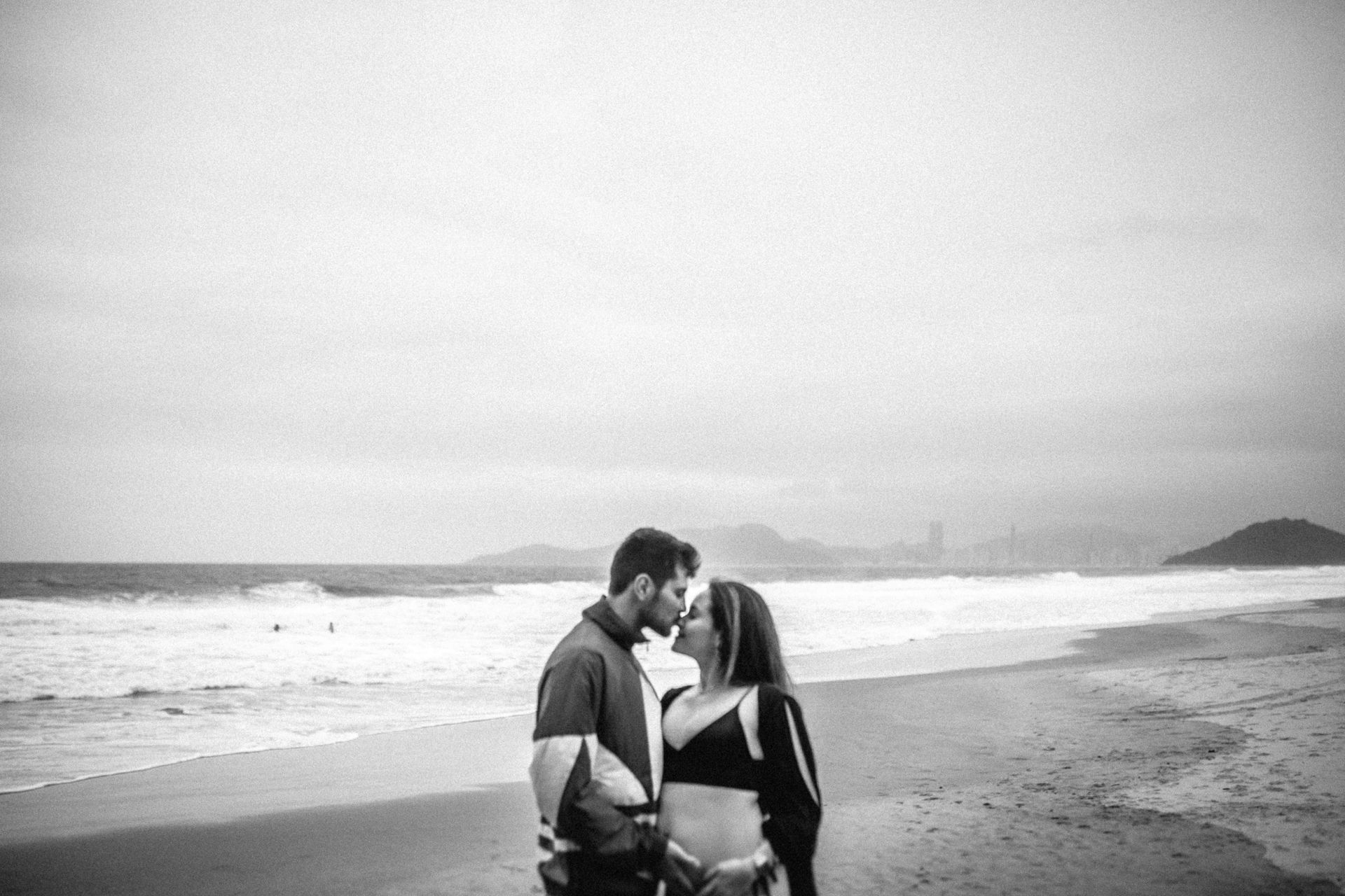 Foto Ensaio de Gestante, Praia do Morcego, Itajaí, SC. Foto Ensaio de Gestante, Praia do Morcego, Itajaí, SC. - Imagem 64