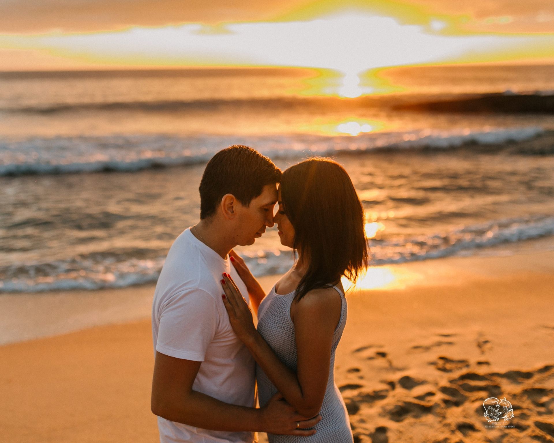 Foto Ensaio de Casal no Nascer do Sol na Praia do Estaleirinho em Balneário Camboriú Foto Ensaio de Casal no Nascer do Sol na Praia do Estaleirinho em Balneário Camboriú - Imagem 37