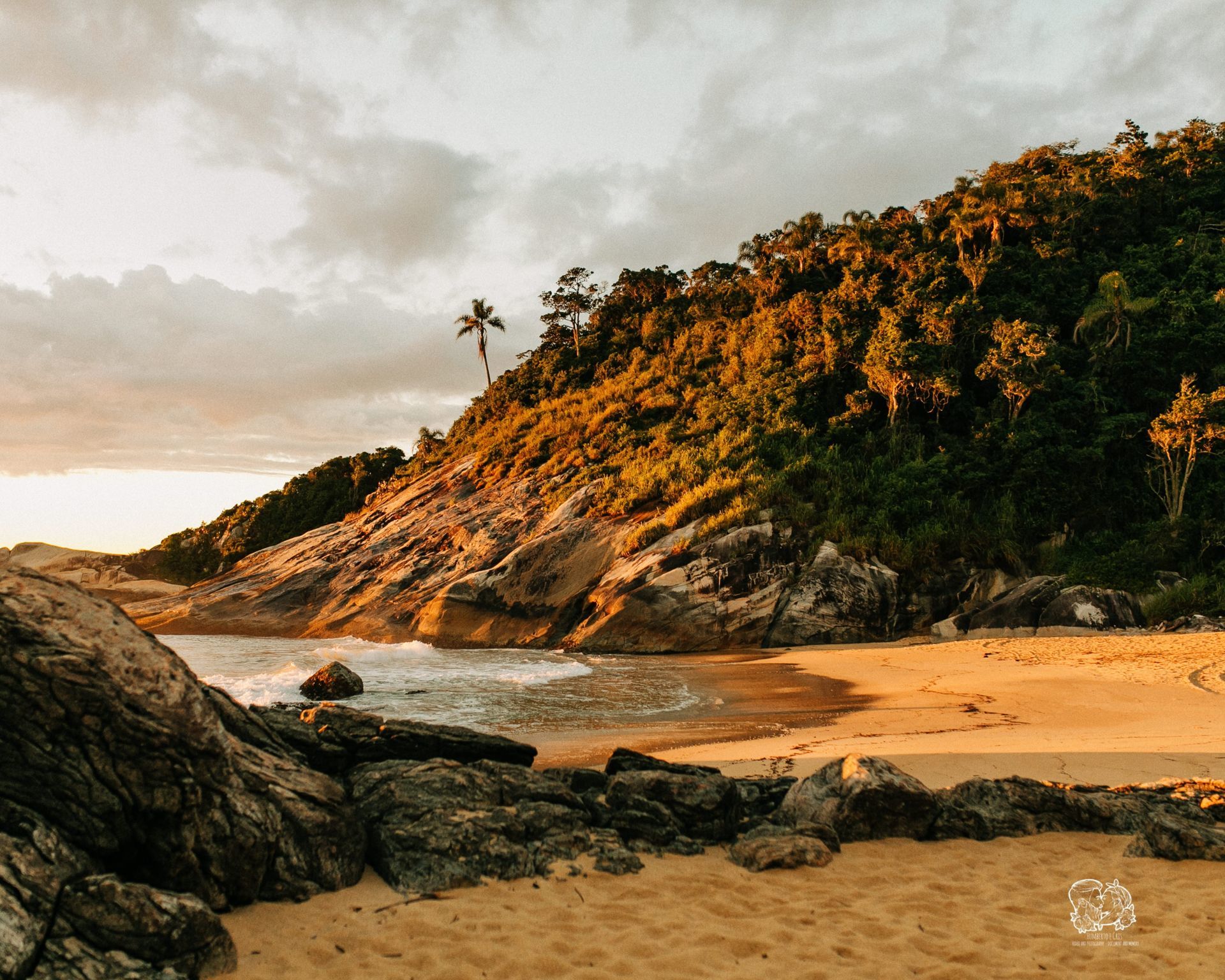 Foto Ensaio de Casal no Nascer do Sol na Praia do Estaleirinho em Balneário Camboriú Foto Ensaio de Casal no Nascer do Sol na Praia do Estaleirinho em Balneário Camboriú - Imagem 52
