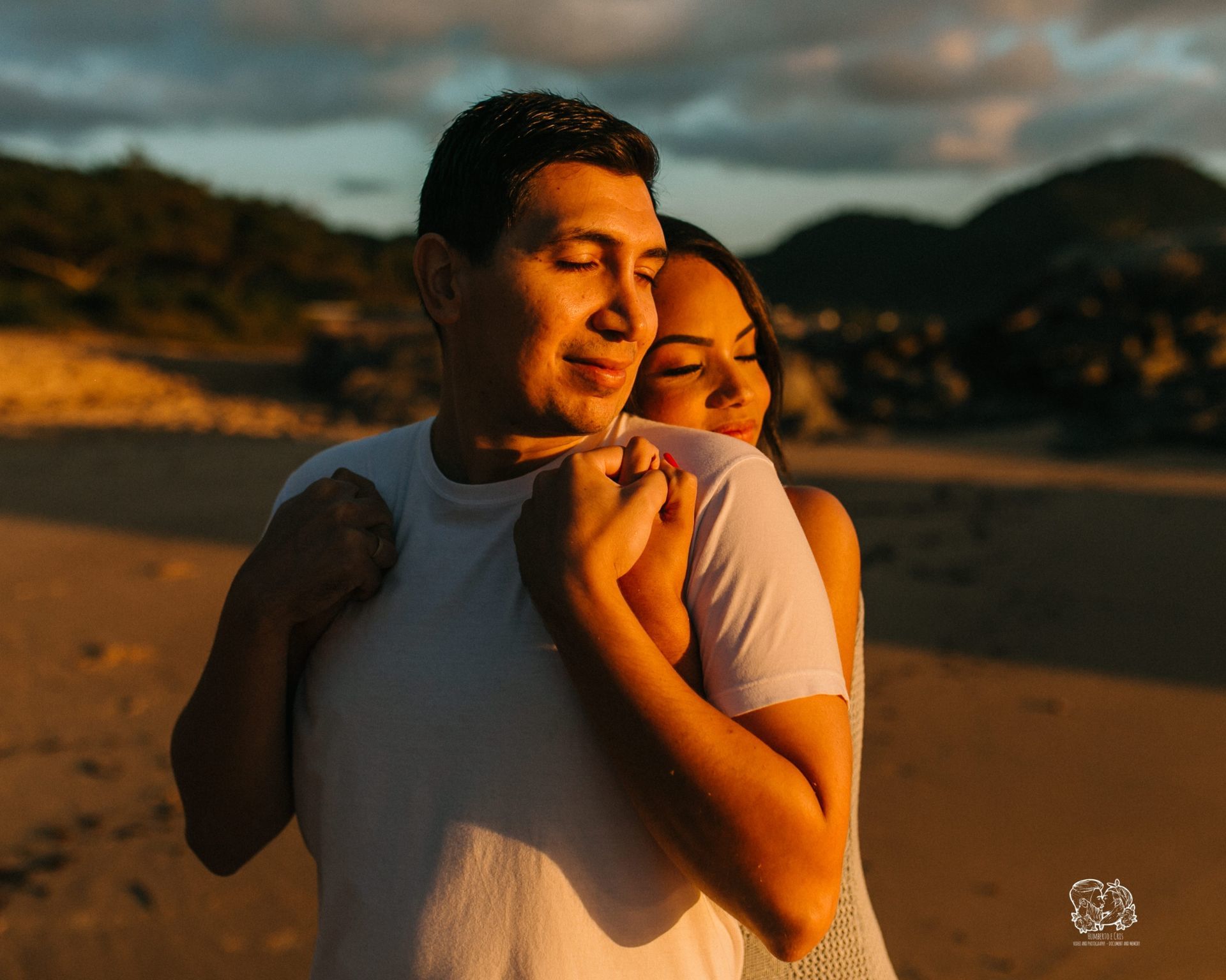 Foto Ensaio de Casal no Nascer do Sol na Praia do Estaleirinho em Balneário Camboriú Foto Ensaio de Casal no Nascer do Sol na Praia do Estaleirinho em Balneário Camboriú - Imagem 65
