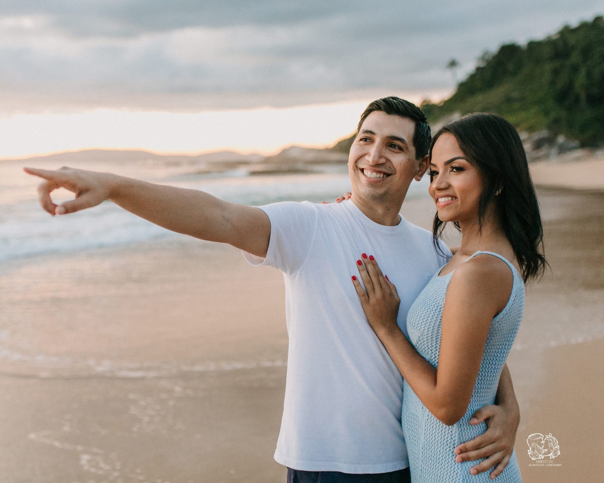 Foto Ensaio de Casal no Nascer do Sol na Praia do Estaleirinho em Balneário Camboriú Foto Ensaio de Casal no Nascer do Sol na Praia do Estaleirinho em Balneário Camboriú - Imagem 34