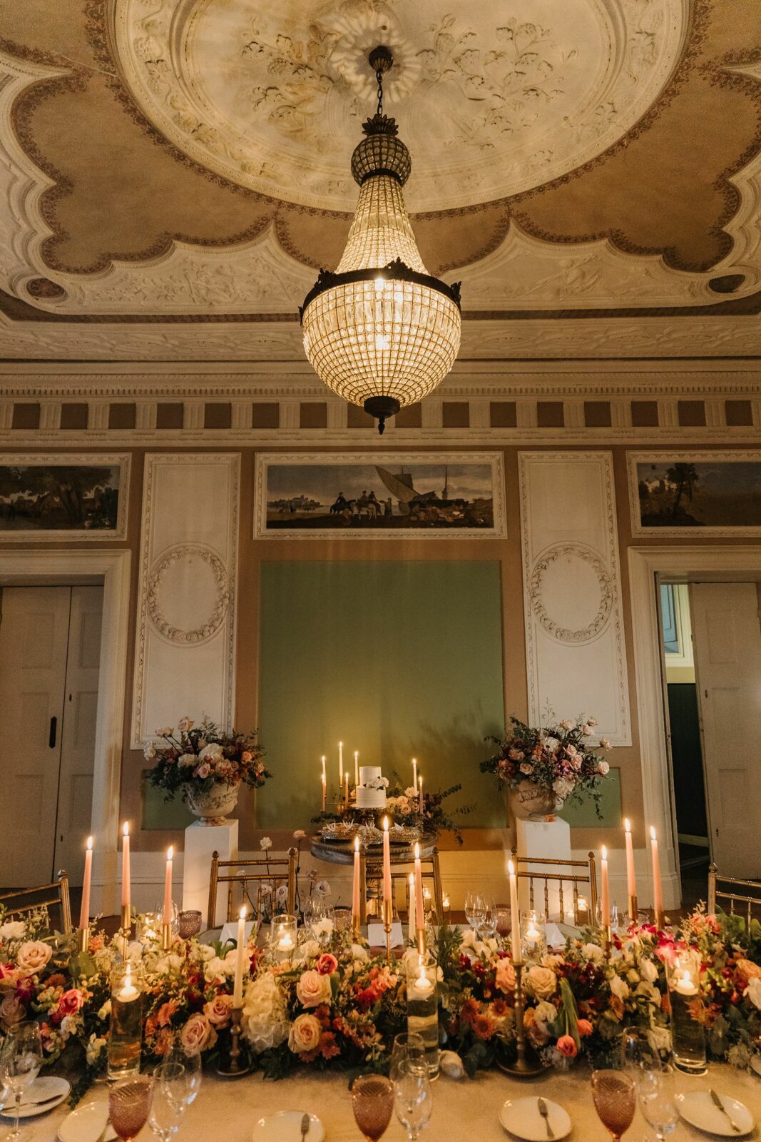 Foto Transforme o seu dia especial em uma celebração luminosa! Descubra a magia das velas na decoração do seu casamento. Foto Transforme o seu dia especial em uma celebração luminosa! Descubra a magia das velas na decoração do seu casamento. - Imagem 0