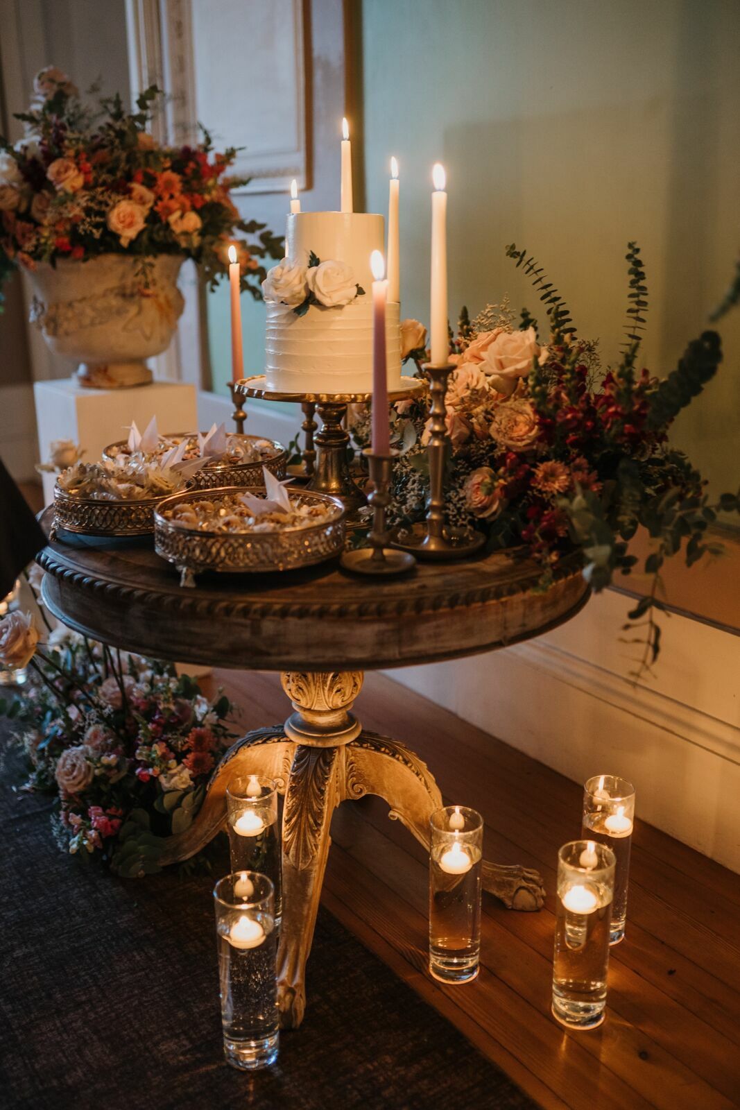 Foto Transforme o seu dia especial em uma celebração luminosa! Descubra a magia das velas na decoração do seu casamento. Foto Transforme o seu dia especial em uma celebração luminosa! Descubra a magia das velas na decoração do seu casamento. - Imagem 5