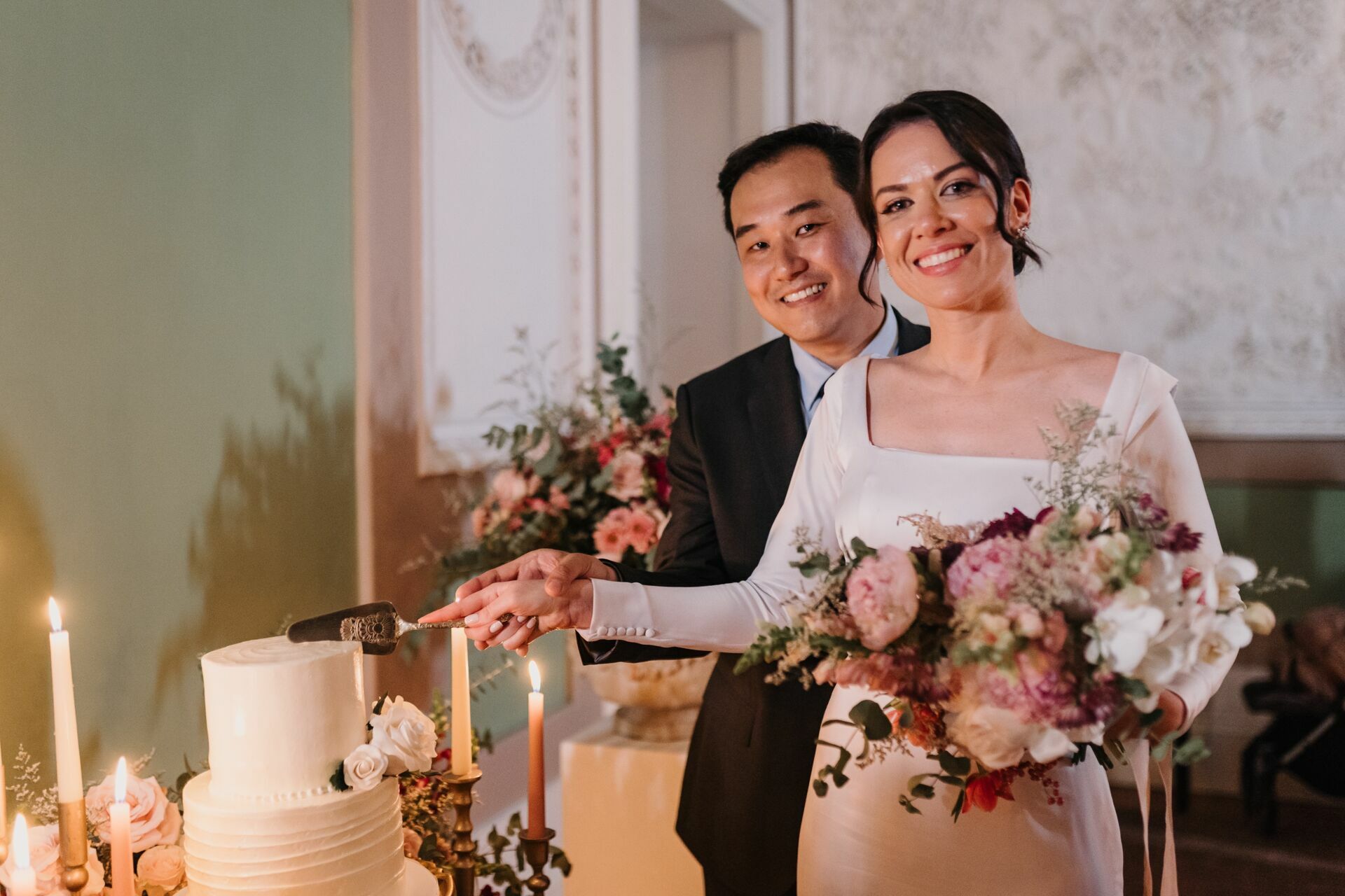 Foto Transforme o seu dia especial em uma celebração luminosa! Descubra a magia das velas na decoração do seu casamento. Foto Transforme o seu dia especial em uma celebração luminosa! Descubra a magia das velas na decoração do seu casamento. - Imagem 6